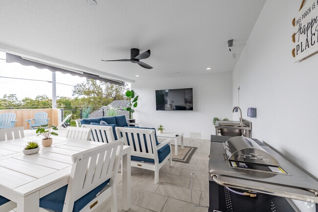 Rooftop Lounge - 5:30 O Clock-Brand New Luxury Apartments