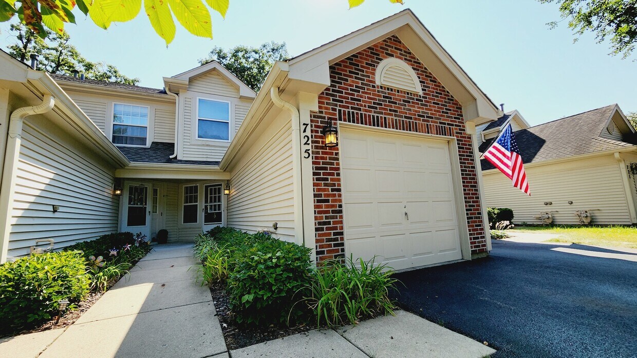 Foto principal - 725 Shady Oaks Ct