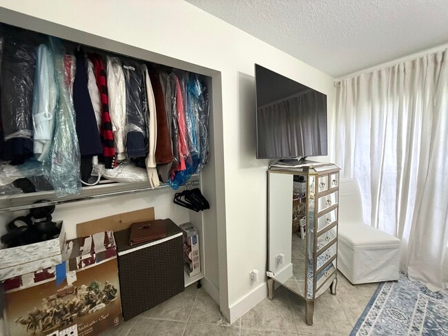 Foto del edificio - 10760 NW 18th Ct