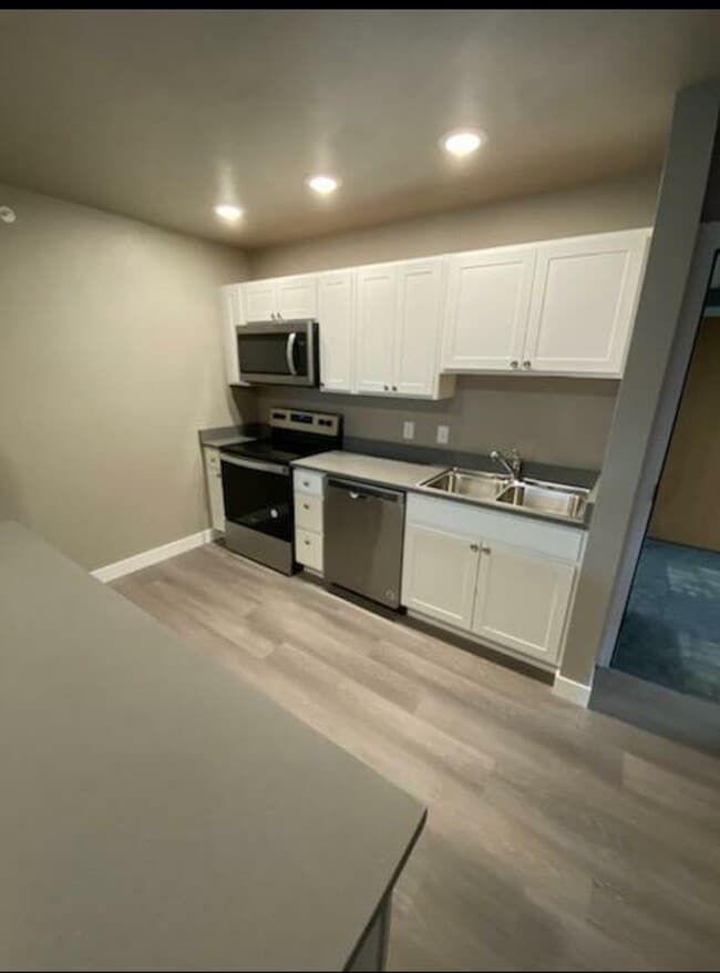 Building Photo - Brekynridge Estates