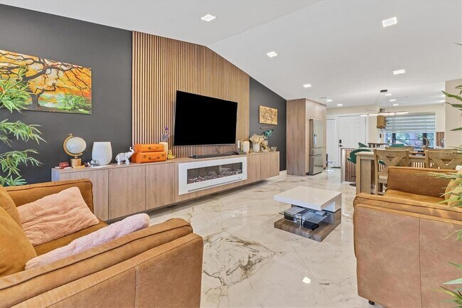 Foto del edificio - 5611 Summerside Ln