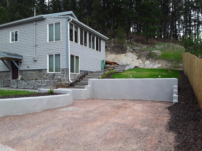Building Photo - 352 Pine Mountain Ave