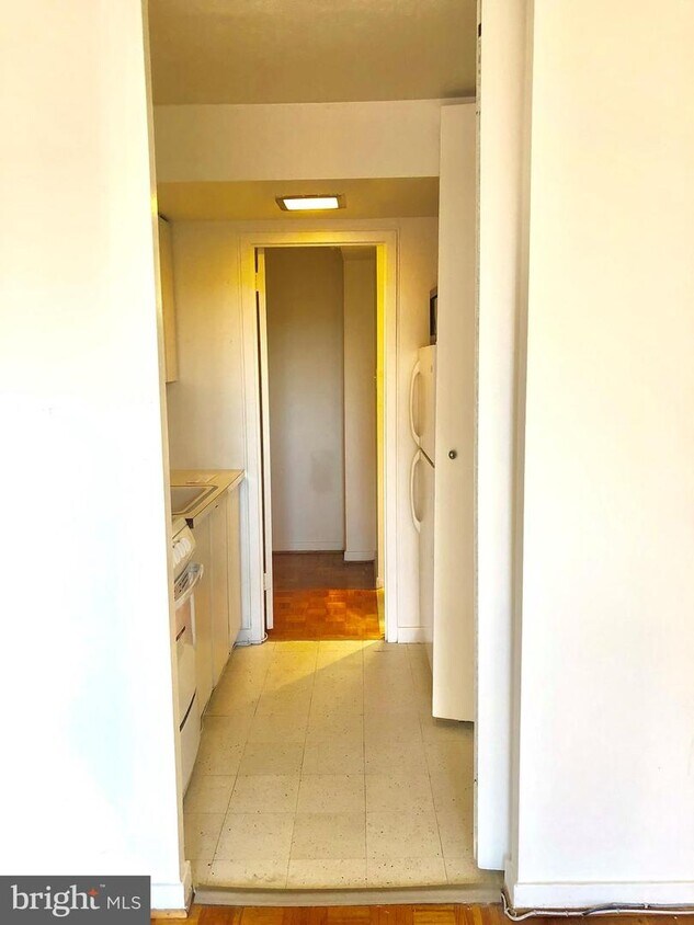 224 W Rittenhouse Square Unit 515B, Philadelphia, PA 19103 Room for