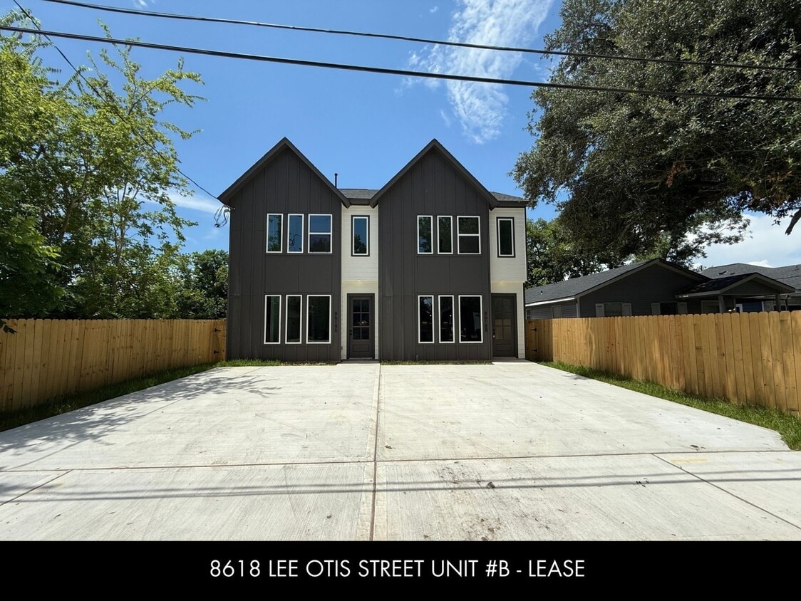 Primary Photo - 8618 Lee Otis St