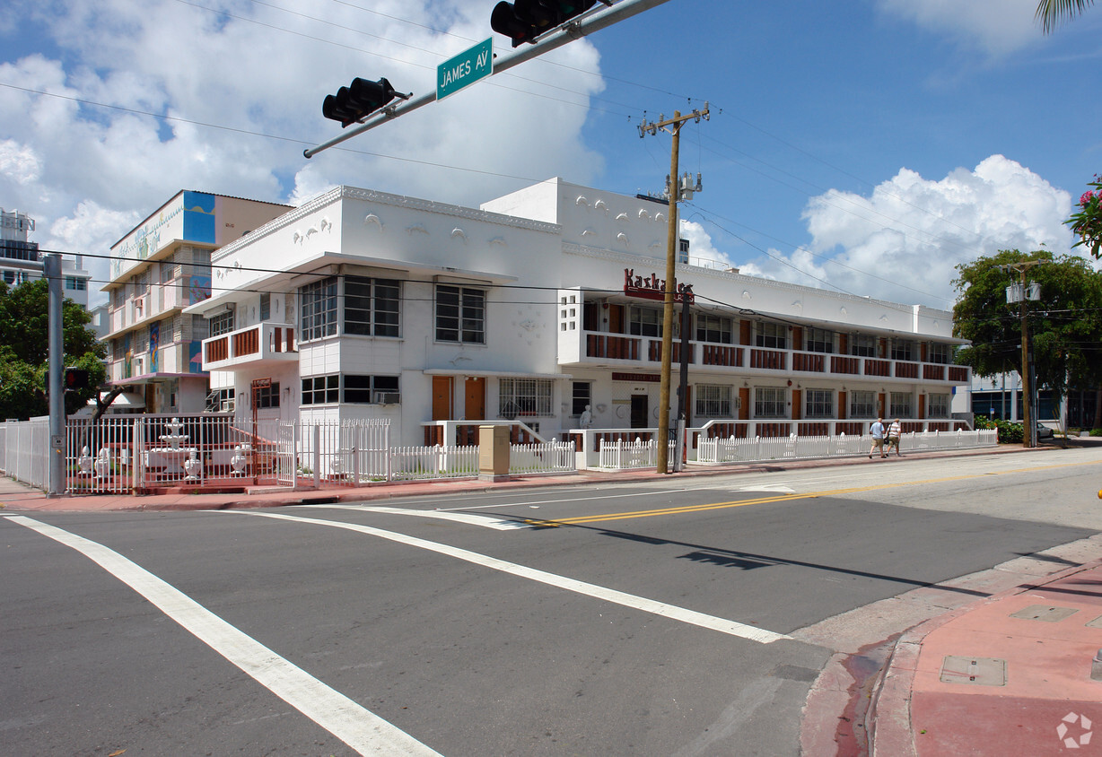 Corner View - 300 17th St