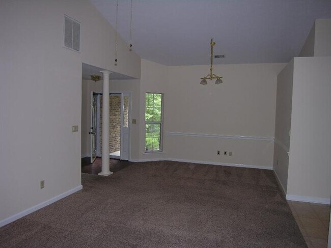 Building Photo - 884 Ridgebrook Rd