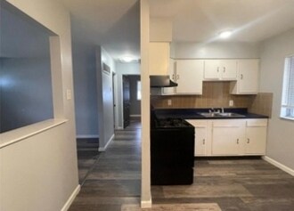 Building Photo - 10024 Winkler Dr