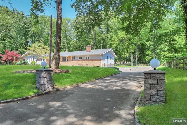 Building Photo - 50 Deerhill Dr
