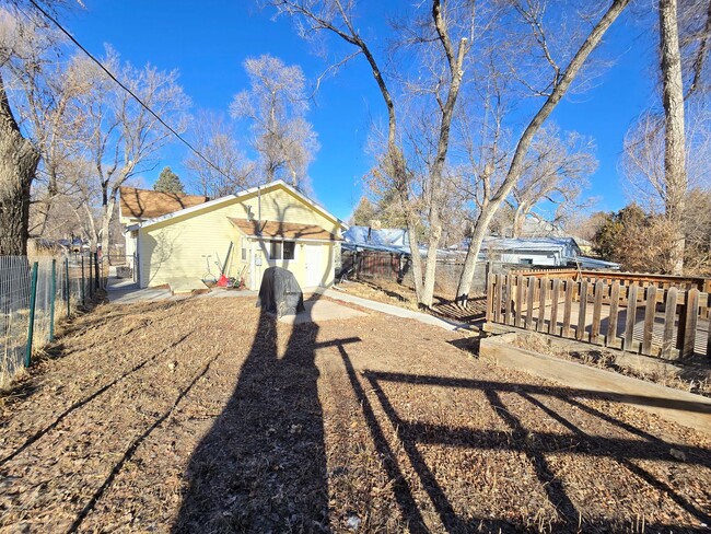 Building Photo - 2 bedroom Home