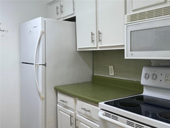 Building Photo - 9109 W Hillsborough Ave