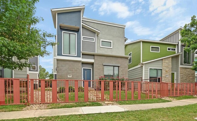 Foto del edificio - 2021 Carlson Dr
