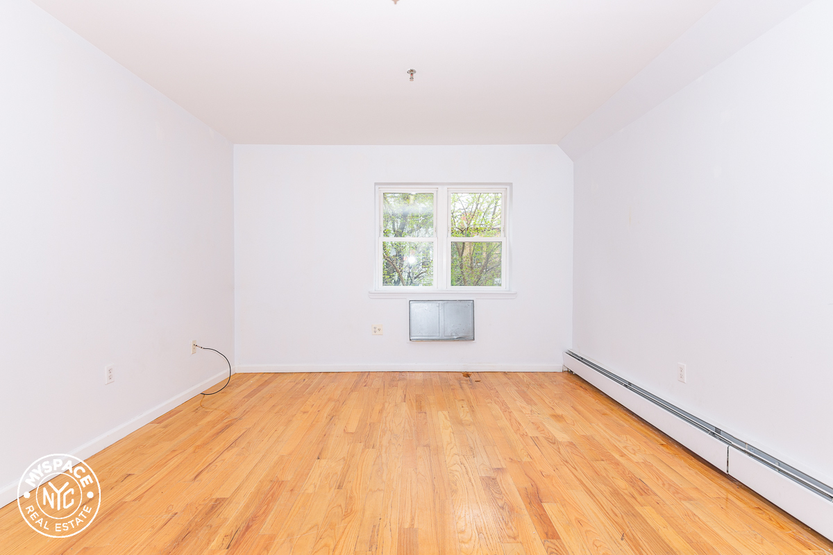 Foto principal - 181 Greenpoint Ave