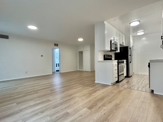 Foto del edificio - 2038 S Bentley Ave