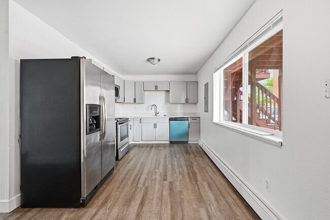 Foto del edificio - $1,495.95 2-bed, 1-bath, located in Denver with a washer and dryer.
