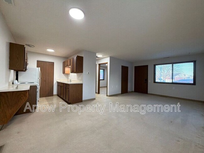 Building Photo - 11141 N 137