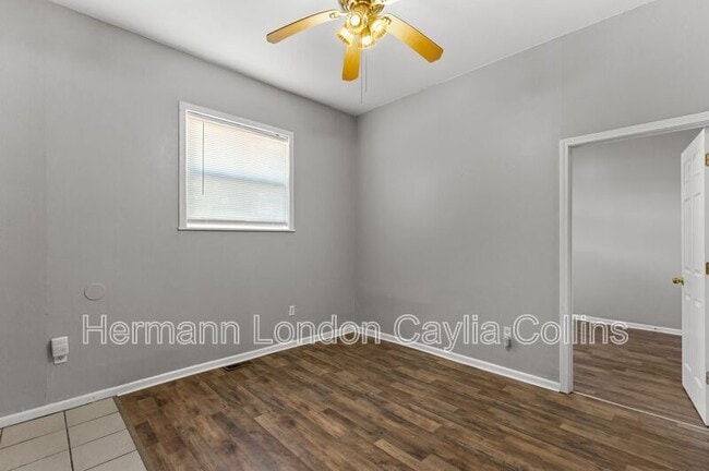 Building Photo - 6916 Moellenhoff St