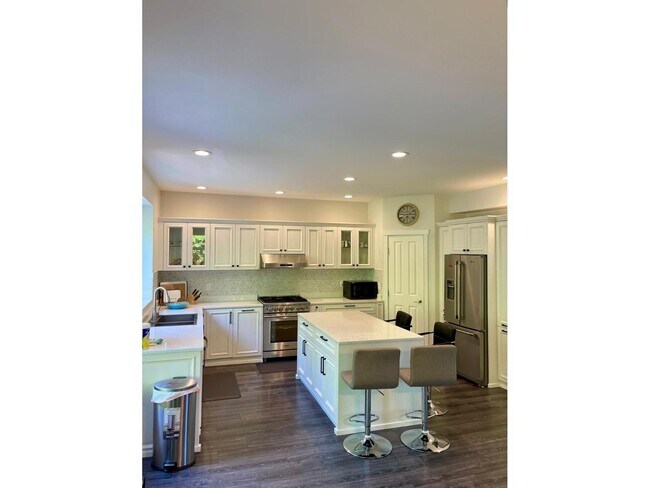 Photo du bâtiment - 15517 Rosemary Heights Crescent