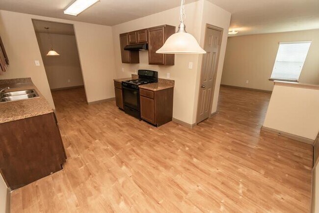 Building Photo - Enclave at Northeast Crossing - 7539 Spani...