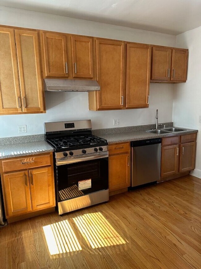 Foto del edificio - East Edgewater Two Bedroom