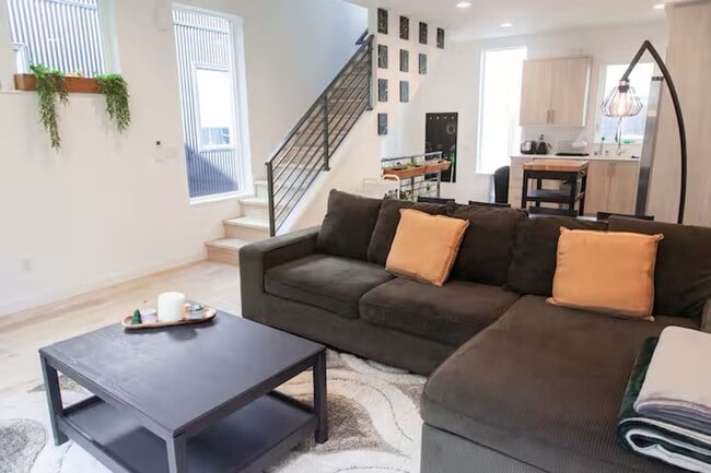 Building Photo - Fully Furnished Home in Green Lake Area!!!