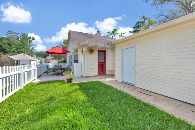Building Photo - 110 Parkwood Dr