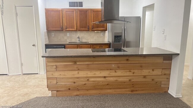 Foto del edificio - 609 Live Oak Dr