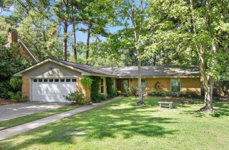 Primary Photo - 102 Robin Hood Dr