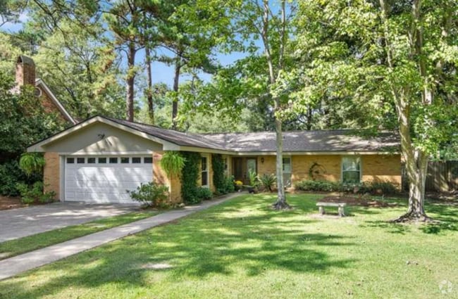 Building Photo - 102 Robin Hood Dr