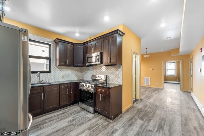Building Photo - 116 Paine Ave