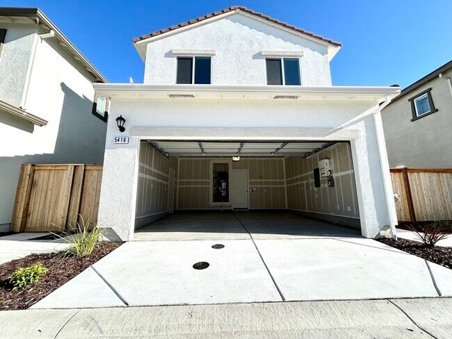 Foto del edificio - Beautiful New 3 Bedroom 2 Bathroom in Balb...