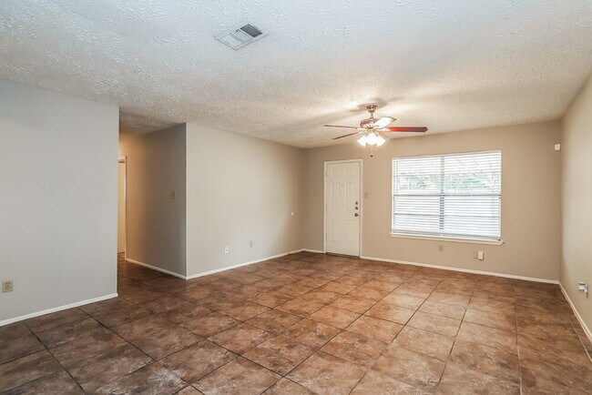 Foto del edificio - 14214 Bateau Dr