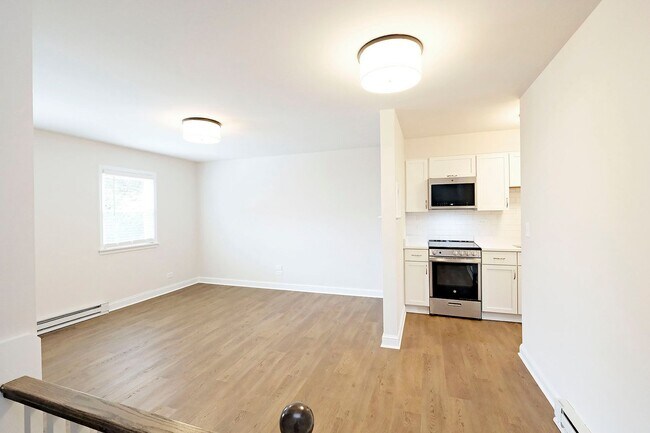 Building Photo - Renovated UVA Apartment in a Prime Location Near School of Data Science