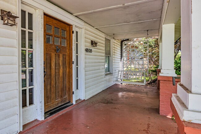 Building Photo - Adorable 2 bed/1 bath bungalow for rent in...