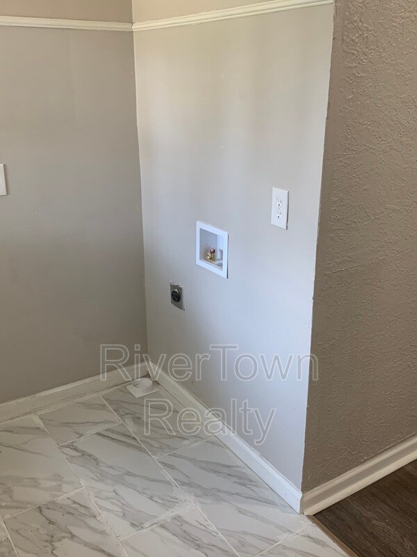 Foto del edificio - 2599 Kimball Ave