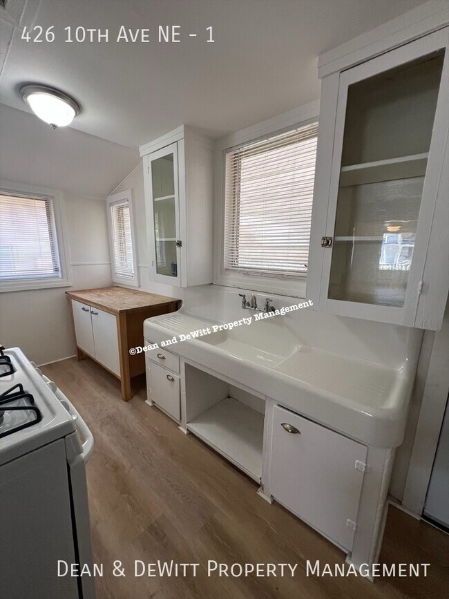 Foto del edificio - 426 10th Ave NE