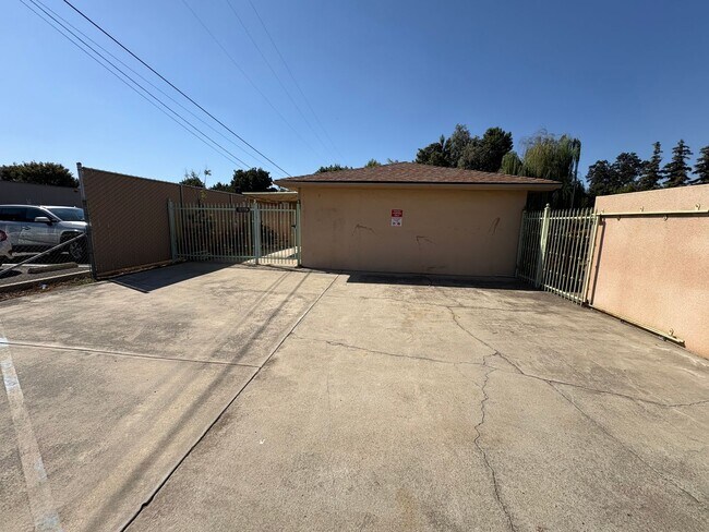 Foto del edificio - Updated home with all utilities included A...