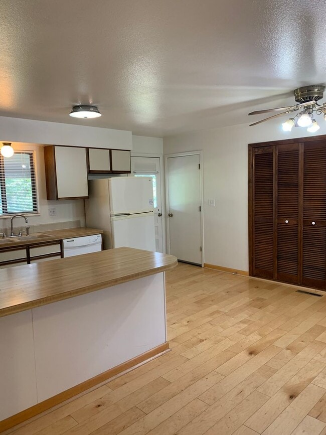 Building Photo - Space to Spread Out | 4 Bed Home + Large Yard Near Old Town
