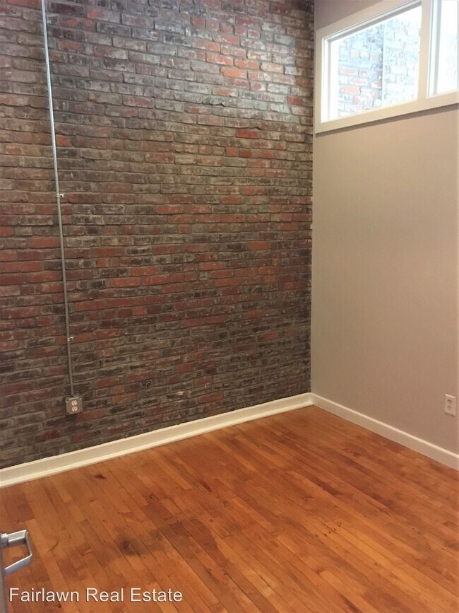 Building Photo - 116 N Walnut St