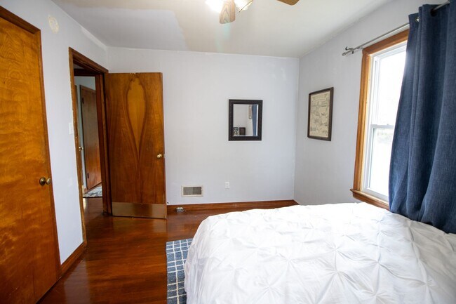 Foto del edificio - 1311 Paris Rd