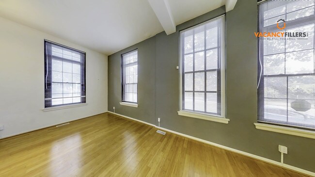 Foto del edificio - 220 E 31st St