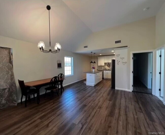 Foto del edificio - 118 Plains Rd