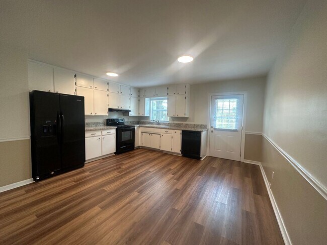 Building Photo - 2 br, 1 bath House - 520 McKay Court