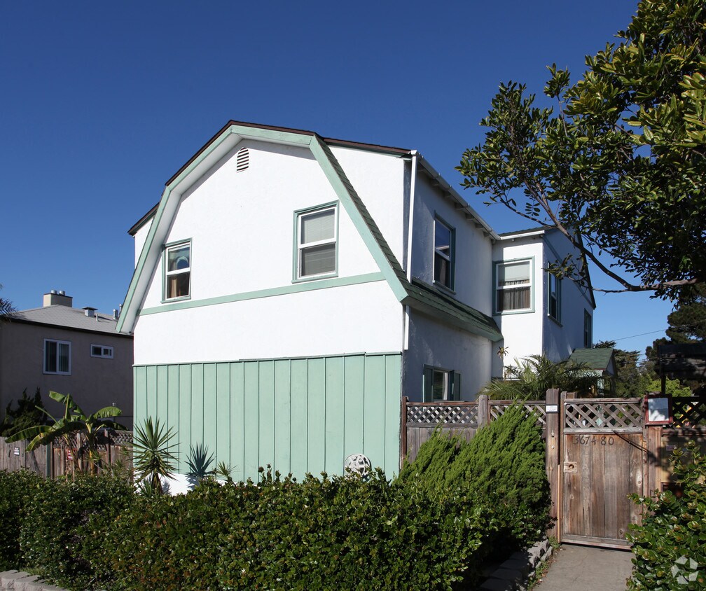 Building Photo - 3674 Voltaire St