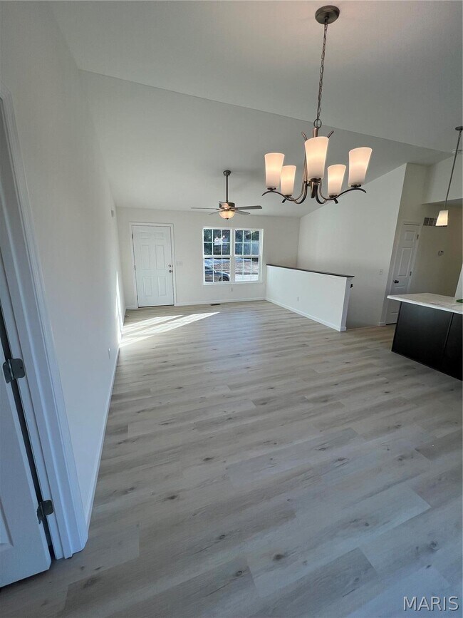 Foto del edificio - 160 Rivers Edge Dr