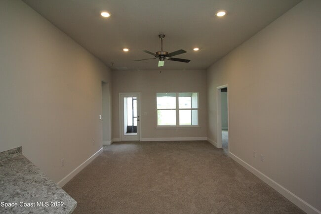 Building Photo - 616 Kylar Dr NW