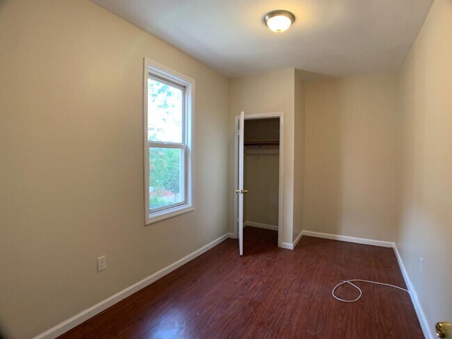 Building Photo - 526 Sanford Ave