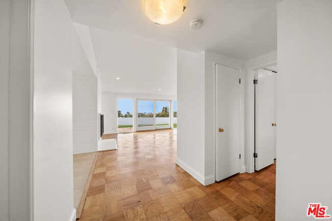 Foto del edificio - 27041 Whitestone Rd