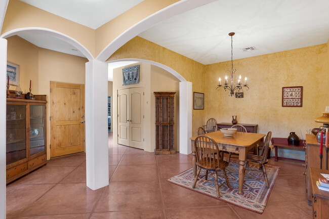 Dining area - 2746 W Calle San Isidro