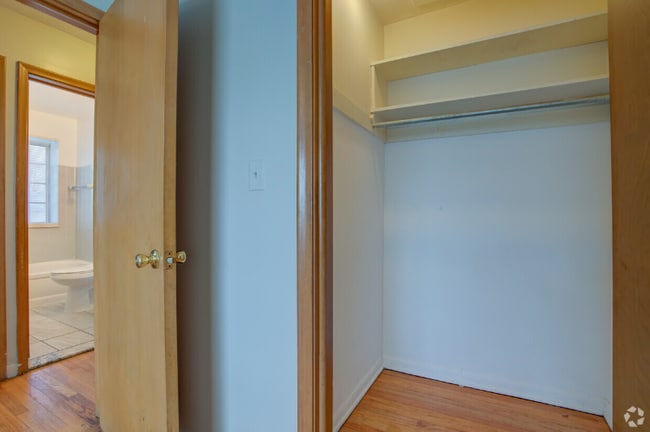 Foto del edificio - 4865 Cadieux Rd