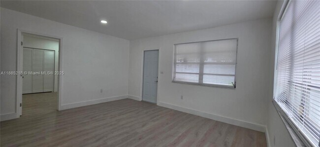 Foto del edificio - 21 NW 32nd Ct